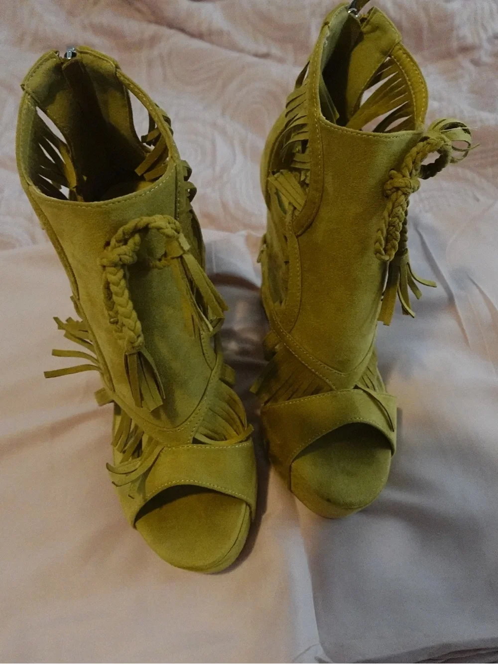 Azalea Wang Leontine Warm Olive Faux Suede Wedge Sandals Size 11